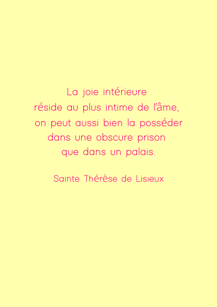 Citation de Sainte Thérèse de Lisieux sur la joie intérieure sur fond jaune.