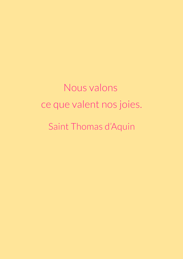 Citation de Saint Thomas d'Aquin sur un fond jaune.