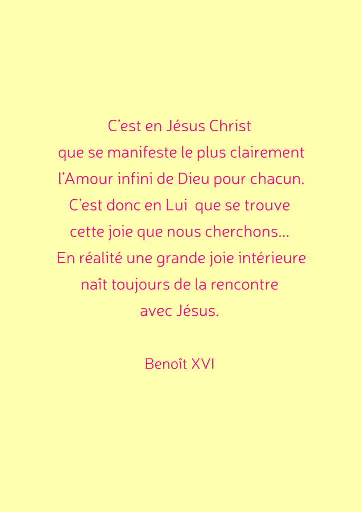Citation de Benoît XVI sur la joie intérieure trouvée en Jésus-Christ, sur un fond jaune avec du texte rose.